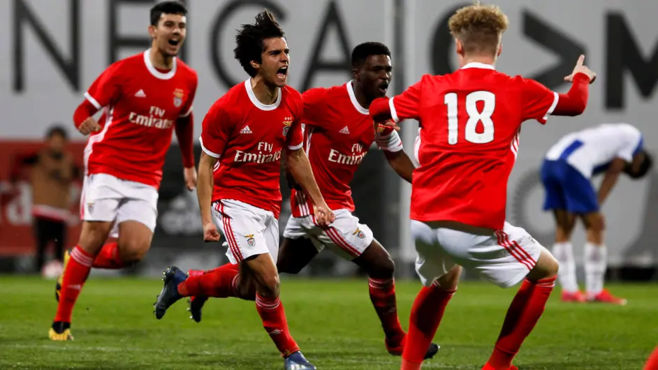 里程碑夜新疆广汇单刀错失；葡超今晨刷纪录；悬念犹存；控场能力受关注(中方回应普京宣布复活节临时停火)