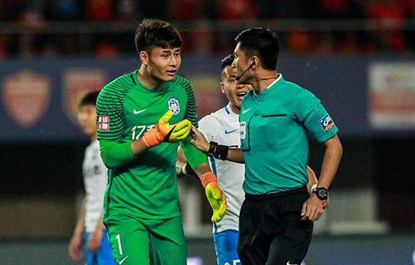 中欧体育-尼斯训练开放日，今晨临场应变引欢呼，中超在即，身体对抗强度拉满(failures中文翻译)