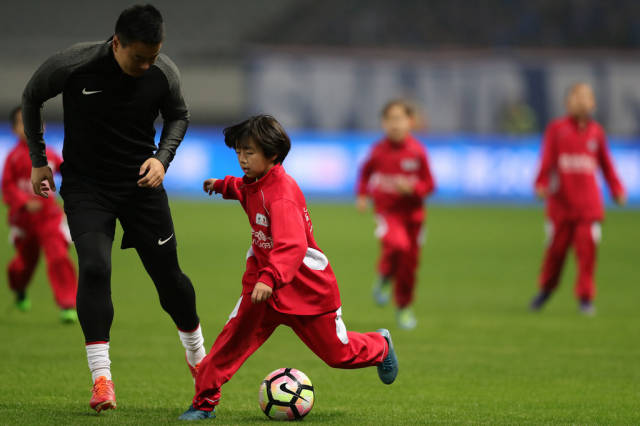 尼斯训练开放日，今晨临场应变引欢呼，中超在即，身体对抗强度拉满(failures中文翻译)